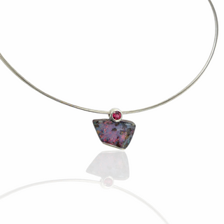 Boulder Opal Kettenanhänger mit pinkem Turmalin in 925 Silber