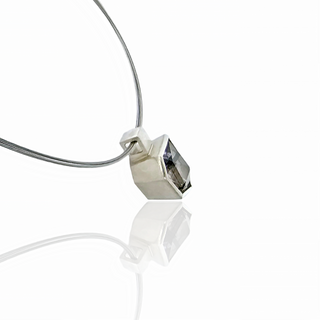 Eleganter Kettenanhänger mit Turmalin Quarz in Silber