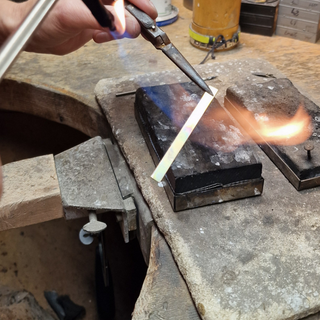 Boulder Opal Anhänger mit grünem Turmalin in 925 Silber