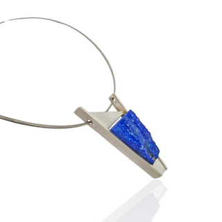 Naturbelassener Lapislazuli Kettenanhänger aus 925 Silber, Geometrischer Anhänger für Sie