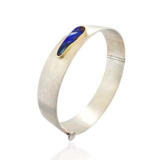 Einzigartiger Boulder Opal Armreif aus Silber und Gelbgold