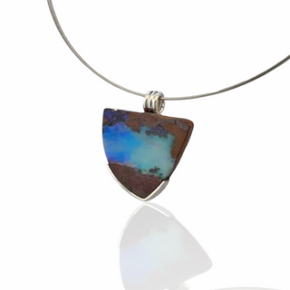 Opal Kettenanhänger aus Sterling Silber ein einzigartiger Edelsteinschmuck