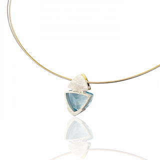 Eleganter Aquamarin Kettenanhänger in Gelbgold