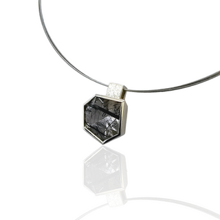 Eleganter Kettenanhänger mit Turmalin Quarz in Silber