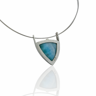 Larimar Kettenanhänger aus Silber ein handgefertigter Luxus