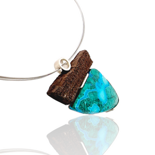 Faszinierender Anhänger mit versteinertem Holz und Chrysokoll aus Silber
