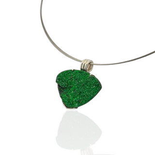 Naturbelassener Uwarowit Anhänger – Grüner Granat in Silber