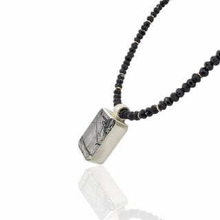 Turmalin Quarz Kettenanhänger aus Silber ein hochwertiger Edelsteinschmuck mit Spinellkette