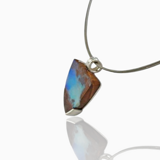 Opal Kettenanhänger aus Sterling Silber ein einzigartiger Edelsteinschmuck