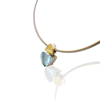 Eleganter Aquamarin Kettenanhänger in Gelbgold