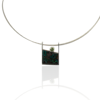 Boulder Opal Anhänger mit grünem Turmalin in 925 Silber