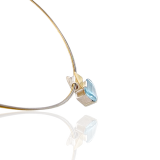 Eleganter Aquamarin Kettenanhänger in Gelbgold