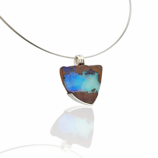 Opal Kettenanhänger aus Sterling Silber ein einzigartiger Edelsteinschmuck