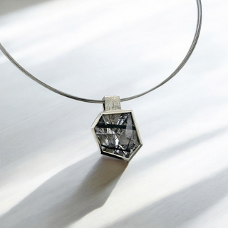 Eleganter Kettenanhänger mit Turmalin Quarz in Silber