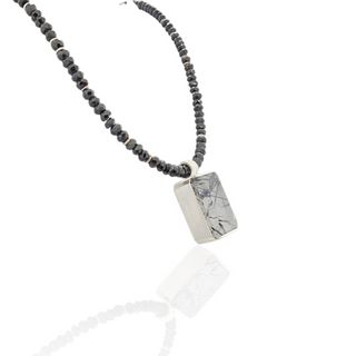 Turmalin Quarz Kettenanhänger aus Silber ein hochwertiger Edelsteinschmuck mit Spinellkette