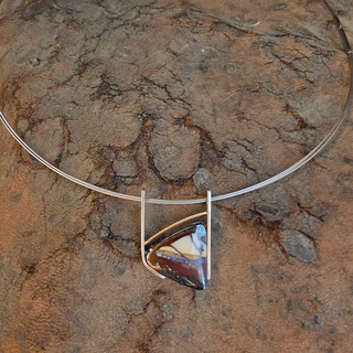 Boulder Opal Anhänger 925 Silber und 750 Gold, Modernes Goldschmiede Design