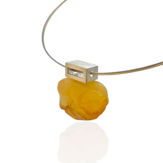Nordsee Kettenanhänger mit Honigfarbenen Naturbernstein in Silber und Gold