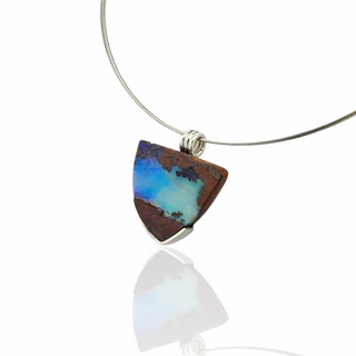 Opal Kettenanhänger aus Sterling Silber ein einzigartiger Edelsteinschmuck