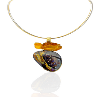 Extravaganter Opal Kettenanhänger aus Gelbgold und Silber mit naturbelassenem Bernstein