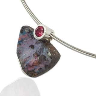 Boulder Opal Kettenanhänger mit pinkem Turmalin in 925 Silber