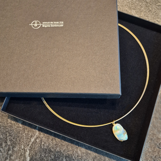 Boulder Opal Anhänger aus 750 Gelbgold und 925 Silber
