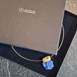 Lapislazuli Anhänger naturbelassen aus 750 Gold und 925 Silber
