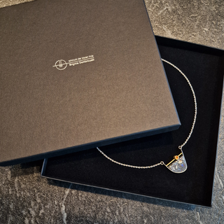 Boulder Opal und Spessartin Halskette, 925 Silber und 750 Gelbgold, moderner Edelstein Schmuck