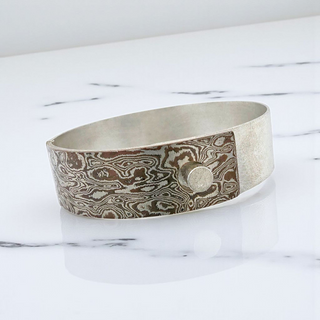 Handgeschmiedeter Unikatschmuck Armreif aus Sterling Silber und Mokume Gane Kupfer/Silber