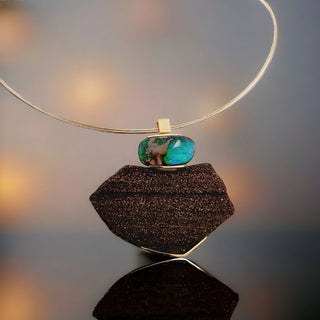 Einzigartiger Boulder Opal Kettenanhänger mit versteinertem Holz aus Gelbgold und Silber - Schmucklinie-shop
