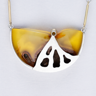 Exklusive handgefertigte Halskette aus Gelbgold und Silber mit Bernstein und Maligrossular - Schmucklinie.shop