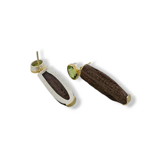 Extravagante versteinertes Holz und Peridot Ohrstecker - Unikat Schmuck - Schmucklinie-shop