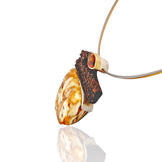 Extravaganter Bernstein Kettenanhänger mit versteinertem Holz und Citrin in Gelbgold und Silber - Schmucklinie-shop