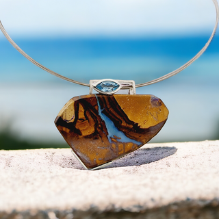 Extravaganter Boulder Opal Kettenanhänger aus Silber mit Aquamarin Navette - Schmucklinie-shop