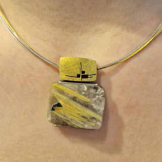 Faszinierender Rutilquarz-Kettenanhänger Anhänger - Handgefertigter Schmuck aus Gelbgold und Silber - Schmucklinie-shop