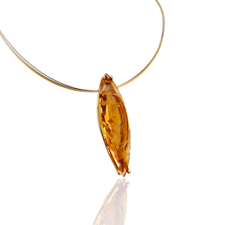 Goldener Anhänger mit leuchtender Citrin Navette - Schmucklinie-shop