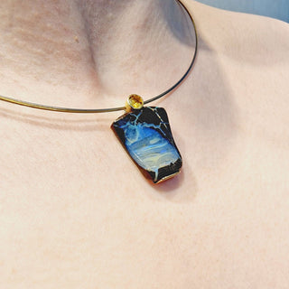 Handgefertigter Boulder Opal und Citrin Kettenanhänger aus Gelbgold und Silber - Schmucklinie-shop