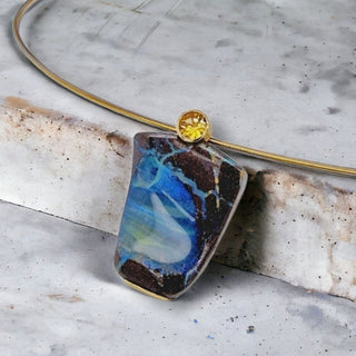 Handgefertigter Boulder Opal und Citrin Kettenanhänger aus Gelbgold und Silber - Schmucklinie-shop