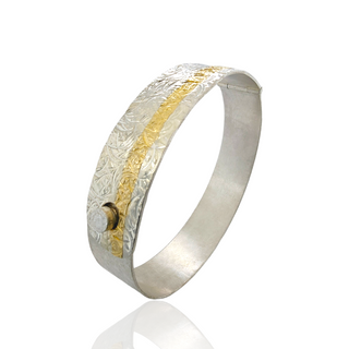 Handgeschmiedeter Armreif mit einzigartigem Muster - Schmucklinie.shop