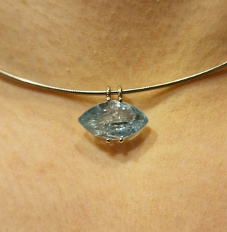 Navetteförmiger Aquamarin Kettenanhänger aus Weißgold - Stilvolles Handgefertigtes Schmuckstück - Schmucklinie-shop