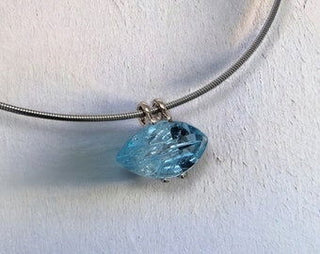 Navetteförmiger Aquamarin Kettenanhänger aus Weißgold - Stilvolles Handgefertigtes Schmuckstück - Schmucklinie-shop