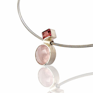 Rosenquarz Kettenanhänger mit Turmalin - Handgefertigter Kettenanhänger aus Silber - Schmucklinie-shop