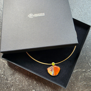 Boulder Opal Anhänger mit Bernstein und Peridot aus 925 Silber und 750 Gelbgold, Edelsteinschmuck